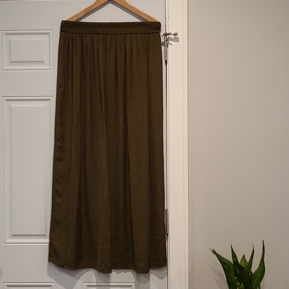 Forever 21 Dresses & Skirts - Silky maxi skirt